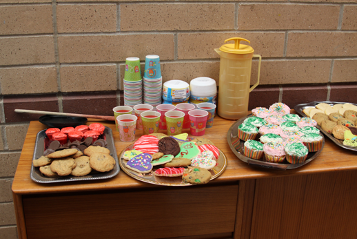 Cast members provided refreshments, including cupcakes and cookies that reflect aspects of the show, such as ruby red slippers.