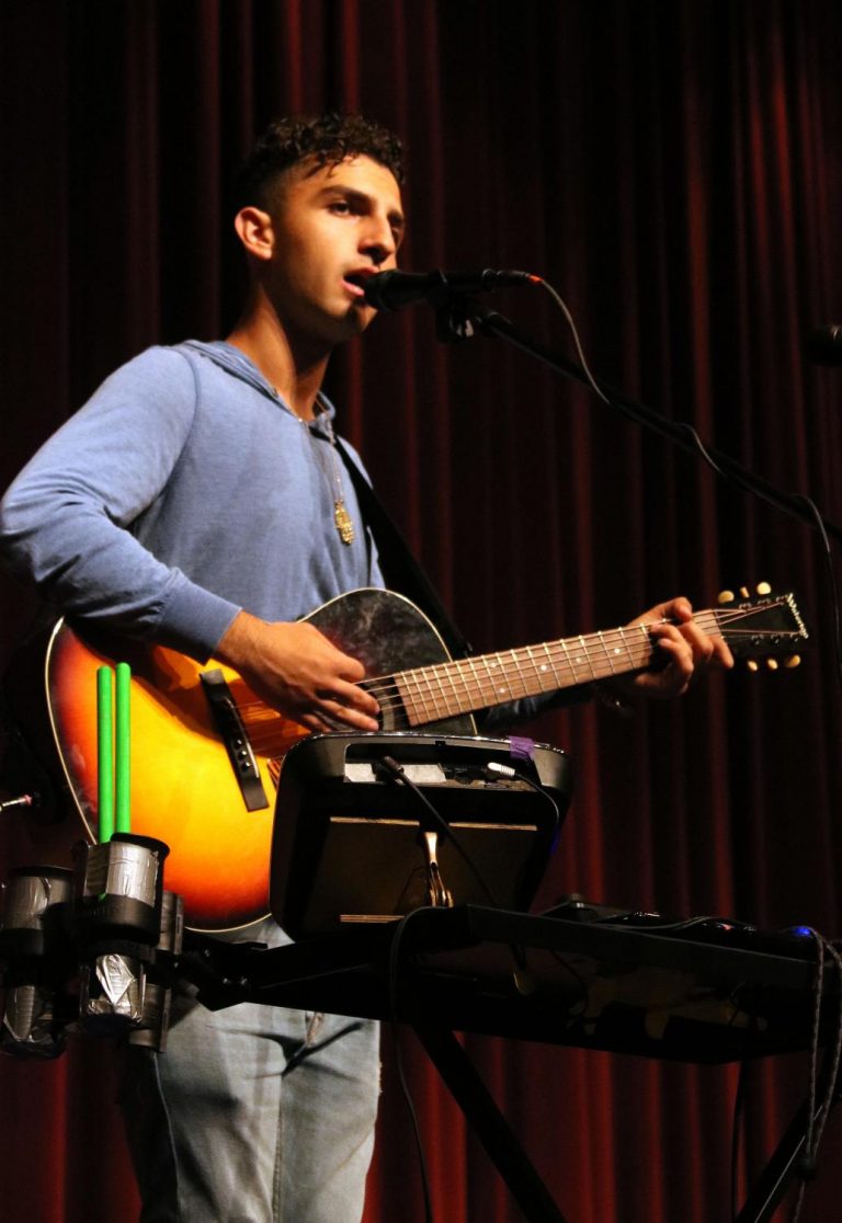 Singer, songwriter Ray Goren performs at BV West – BV West Spotlight Online