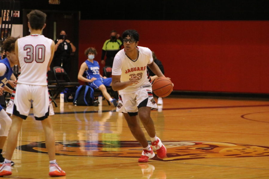 Joseph Lock sets a pick for Vinay Shenoy as he dribbles down the court.