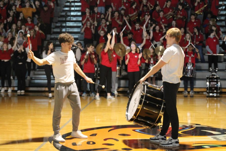 Seniors, John Michael Pujato and Grant Morrison beat the drum with the crowd clapping along at the beginning of the assembly.